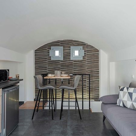 Blackstone Luxury Suites Emporio  Экстерьер фото