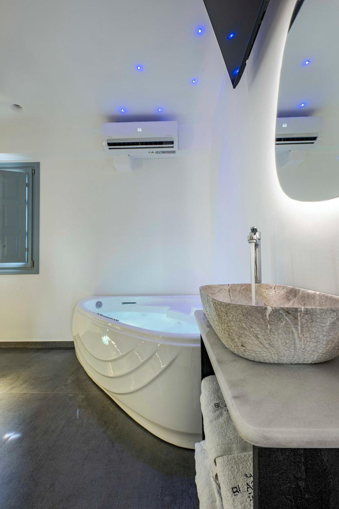Blackstone Luxury Suites Emporio  Экстерьер фото